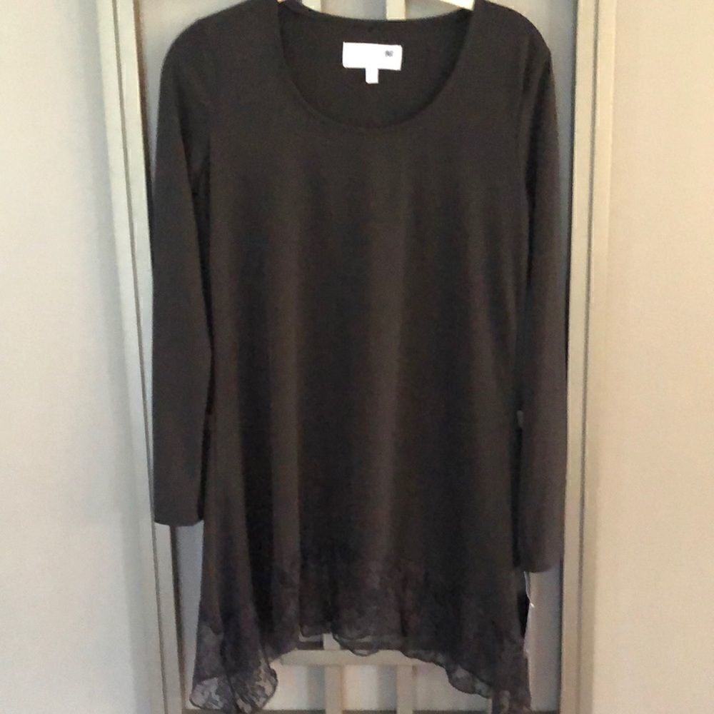NWT Liz Lange Black long sleeve tunic top with lace. XS